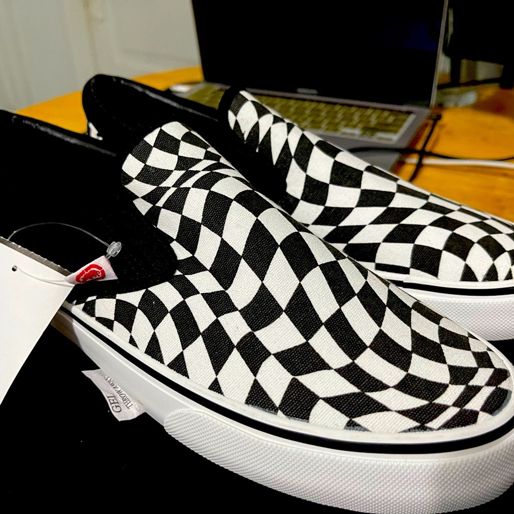 Ecko Unltd Black and White Shoes - Size 8 Men - cute and comfortable